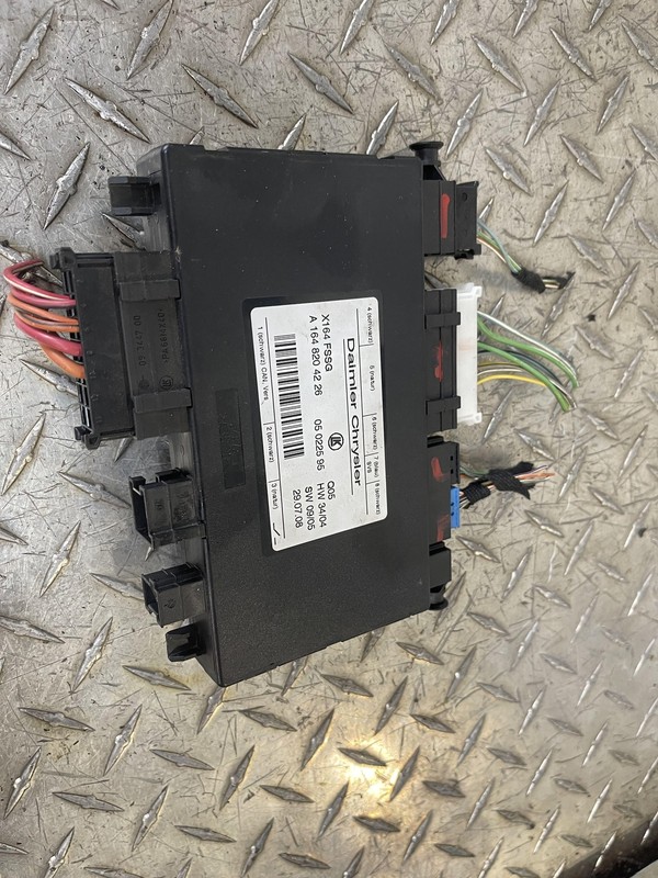 07-12 Mercedes GL450 Third Seat Row Power Folding Control Module A1648204226