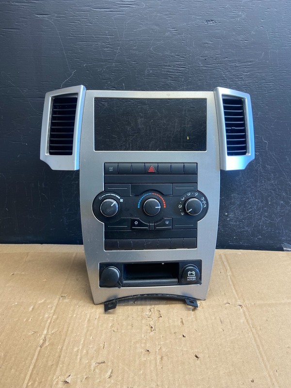 2008 to 2010 Jeep Grand Cherokee Center A/C Heater Climate Control OEM ad2202 DG