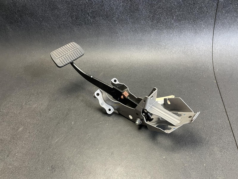 Brake Pedal 2022 Subaru Forester 36092-FL081 2019 2020 2021 2023