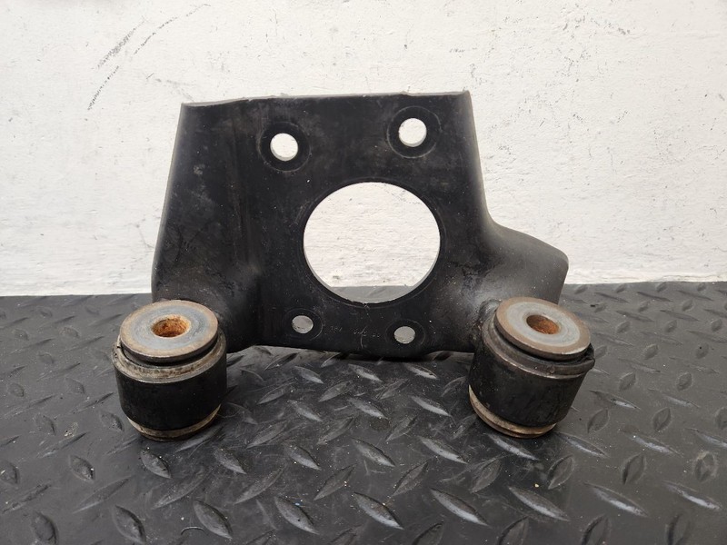 04-12 Chevrolet Colorado Front Right Passenger Differential Bracket OEM 12479304