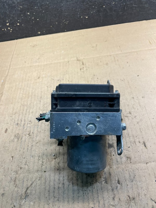 2006 to 2011 BMW 325Xi 330Xi ABS Anti-Lock Brake Pump 6775180-01 OEM W6784 DG