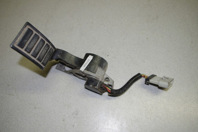 Volvo 131993-L50321 Accelerator Pedal ★ FREE SHIPPING ★