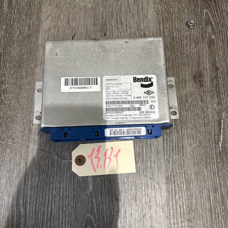 BENDIX ABS CONTROL MODULE - P/N: 3703696C1 K040121 0486107206