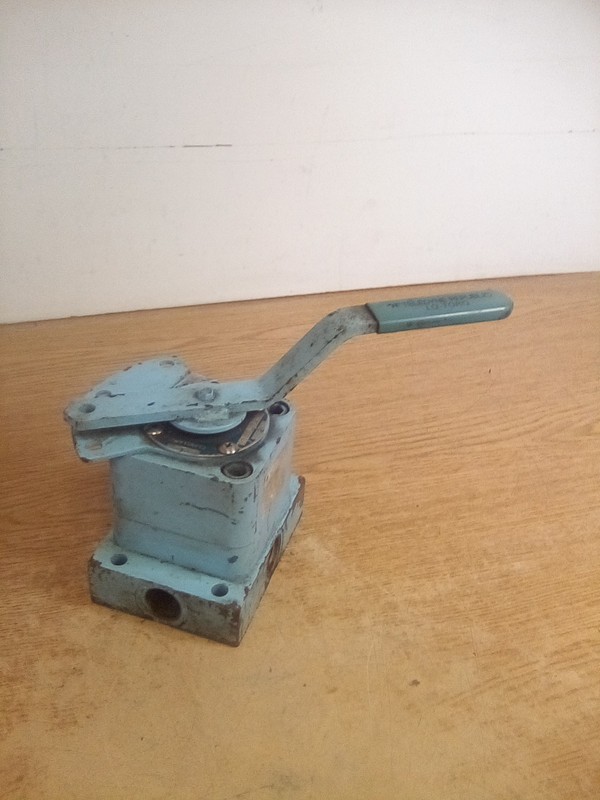 Teledyne Republic Lo-Torq 8093E-10WS2 Hydraulic Selector Valve