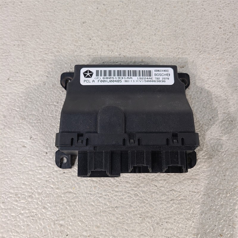 08-14 Dodge Challenger Srt8 Door Module Oem 68051931AA Aa7396