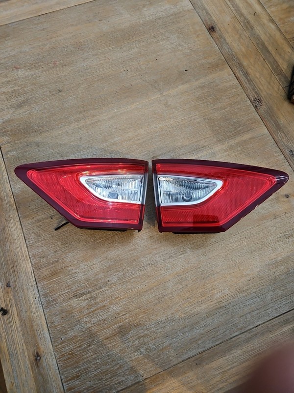 2013-16 Ford Fusion S SE HYBRID AND NON HYBRID Trunk Lights LH & RH DRIVER PASS