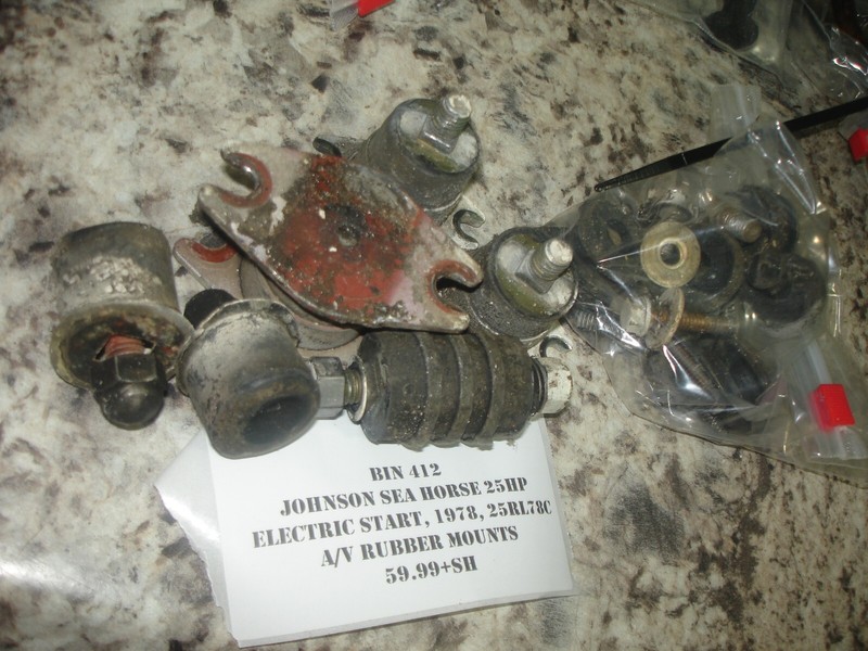 1978 Johnson sea horse 25hp av rubber mountsboat motor part Bin 412