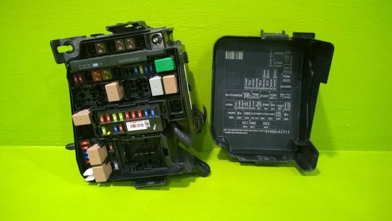 14 15 16 KIA FORTE FUSE RELAY BOX OEM 2858-27