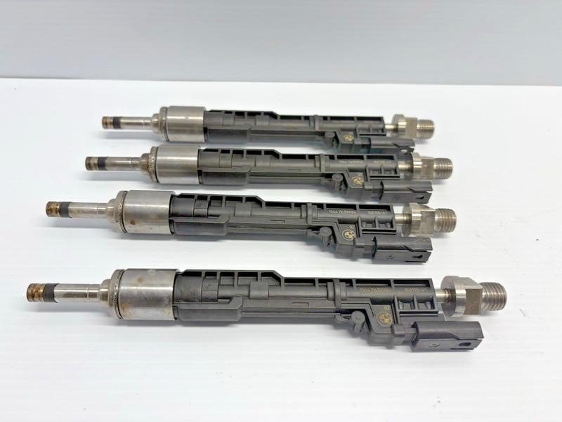 Fuel Injector Fits For 13647597870 BMW 328i 320i 528i X1 X3 2.0L 0261500109 SET
