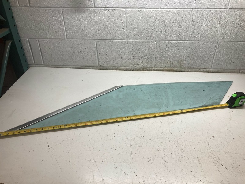 Z7 1987 Arriva 18' US Marine Bayliner Boat Windshield Driver Starboard