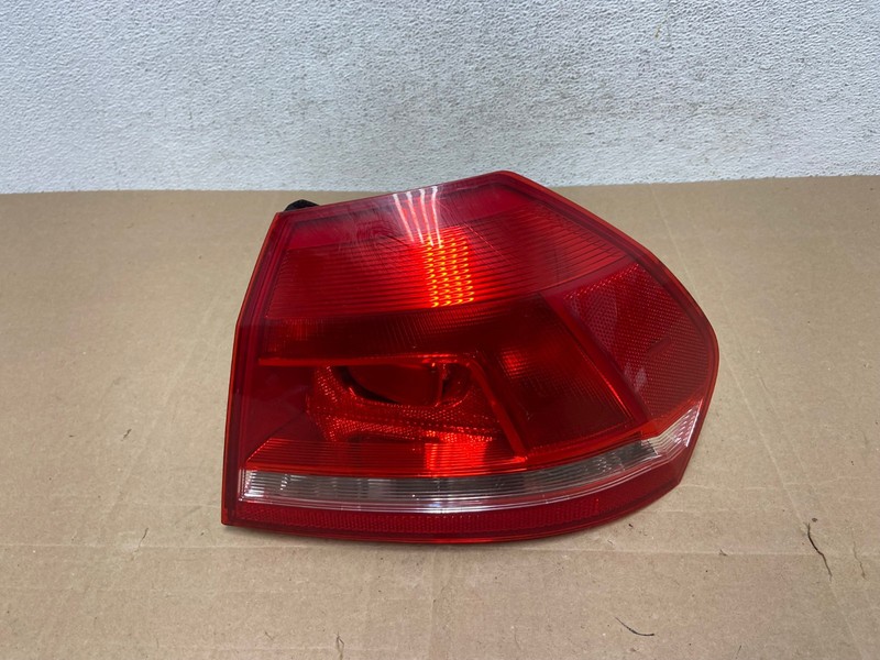 2012 to 2015 Volkswagen Passat Right Passenger Rh Side Tail light AE4972 LK