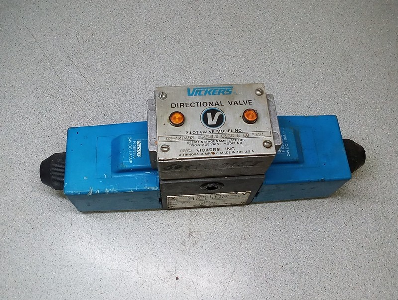 Vickers Directional Valve 02-148492 (DG4S4LW 016C H 60 S471)