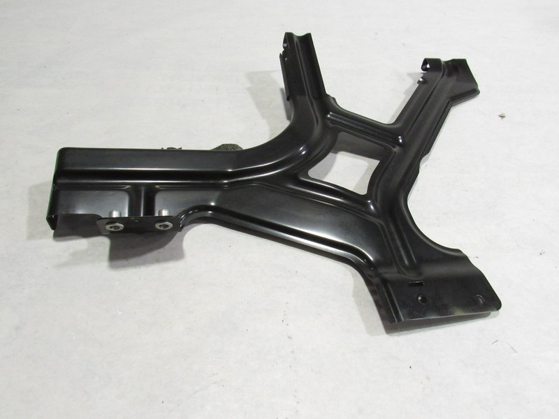 20-23 McLaren GT 2021 Rear Right Radiator Mount Bracket Support |@1