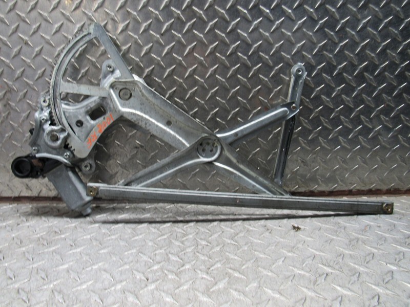 2003-2008 PONTIAC VIBE RIGHT PASSENGER FRONT DOOR WINDOW REGULATOR 85710-AA050