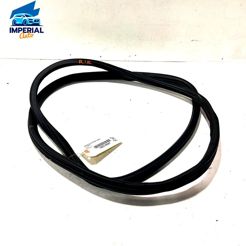 2011-18 PORSCHE CAYENNE REAR RIGHT PASS SIDE DOOR ON BODY WEATHERSTRIP SEAL OEM