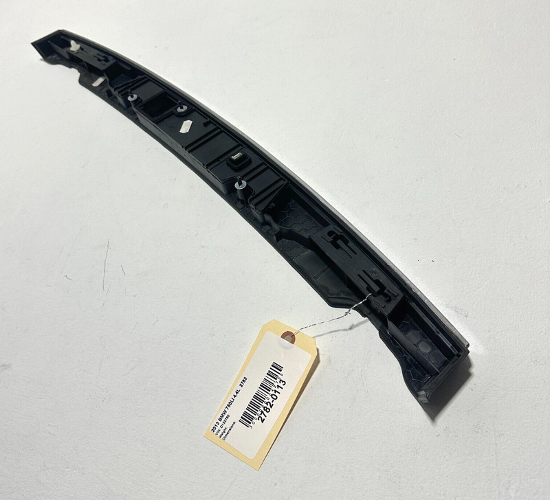 2009-10-11-12-13-14-2015 BMW 750LI TRUNK LID HANDLE W/ LICENSE PLATE LIGHT OEM