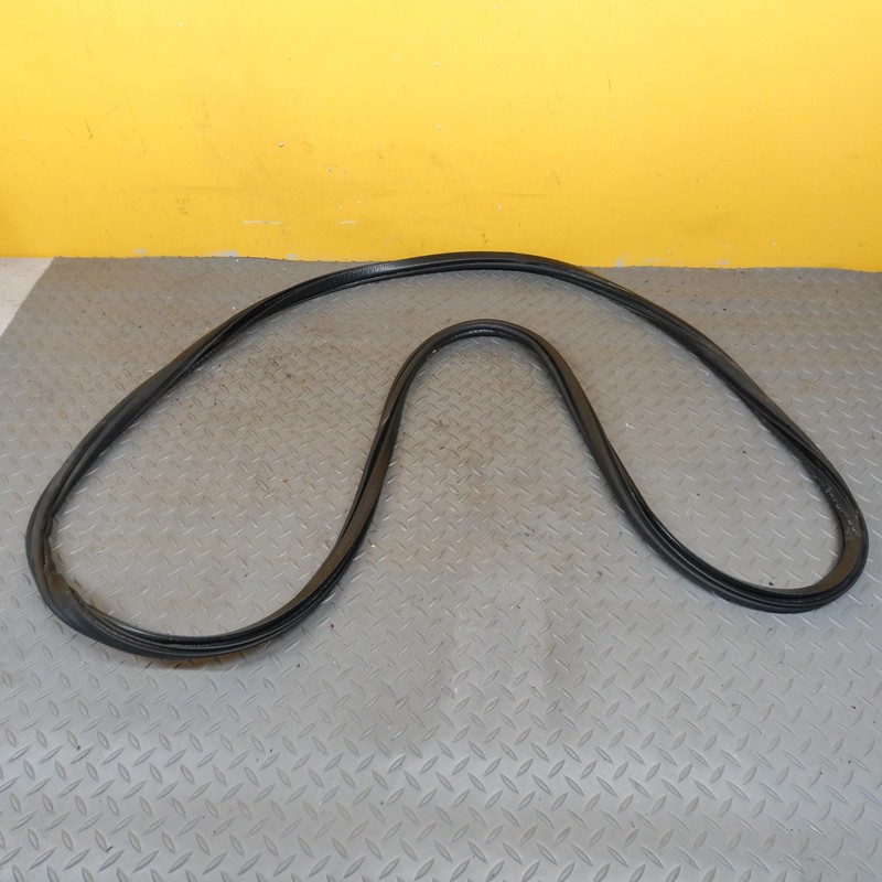 2019-2022 VOLVO XC40 FRONT RIGHT PASSENGER SIDE DOOR SEAL RUBBER WEATHERSTRIP