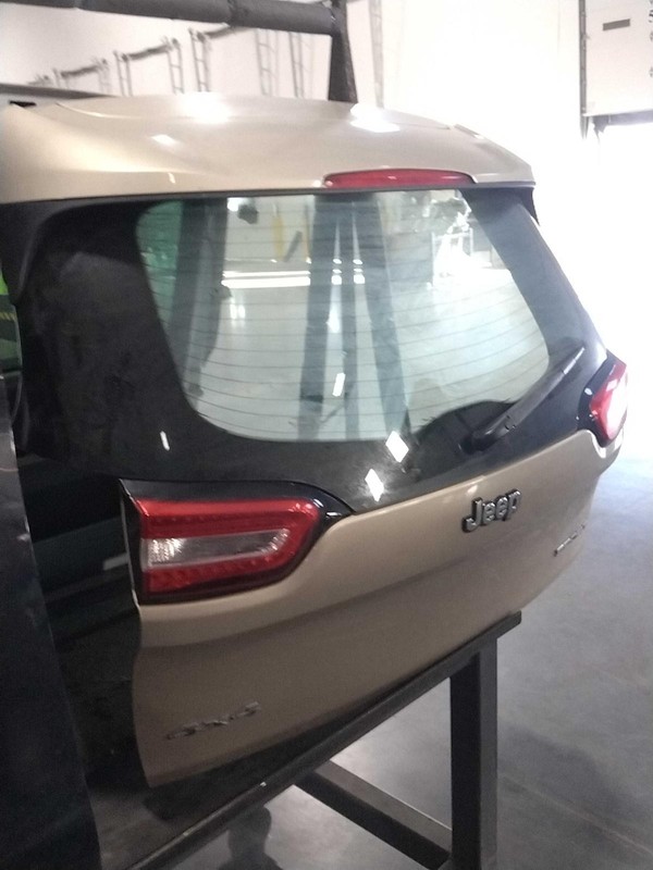 Used Deck Lid fits: 2014 Jeep Cherokee w/o rear view camera light tint glass Gra
