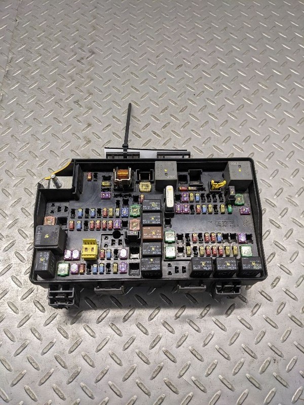 Fuse Box Engine Wk Body VIN E Or F 6th Digit Fits 19-22 GRAND CHEROKEE 1165313