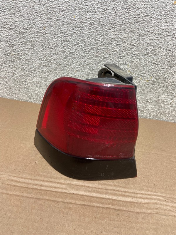 1992 to 1995 Ford Thunderbird Left Driver LH Side Tail Light AB0970 LK