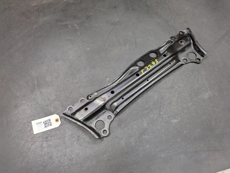 Front Crossmember Brace Bracket 2018 Toyota RAV4 52255-0R020 2013 - 2016 2017