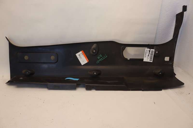 2018-2023 FREIGHTLINER CASCADIA 126 RIGHT CENTER B PILLAR COVER TRIM PANEL OEM