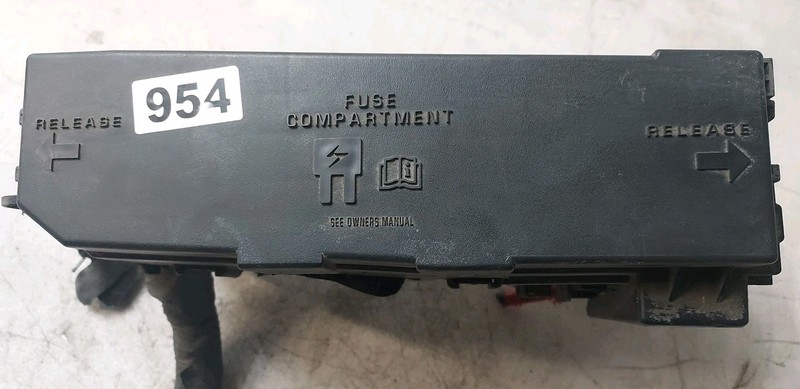 2008-2011 Ford Focus 2.0L Engine Fuse Relay Box Junction 8S4T-14A003-BB OEM