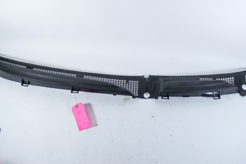2004-2006 Pontiac GTO OEM GM Windshield Wiper Cowl Hood Vent Panel *USED*