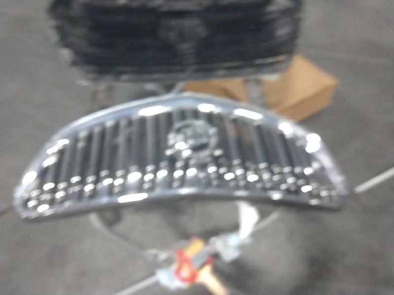 2016 Buick Enclave OEM Grille Black Used 57000 Miles NJ25-27097-693700