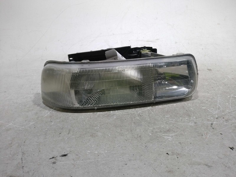 2004 CHEVROLET TAHOE Right Headlight Assembly White 381513 Used 225K Miles