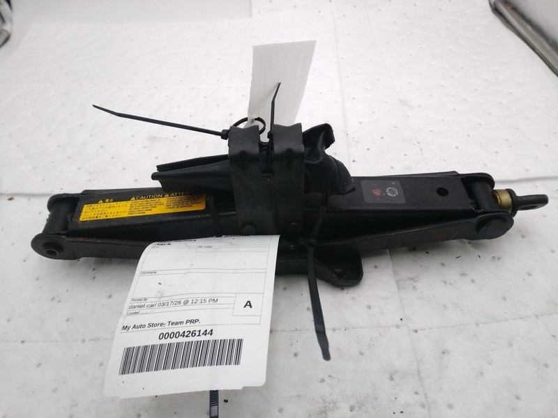 2006 Toyota Sienna Floor Jack Red Used OEM 5633757 239K Miles