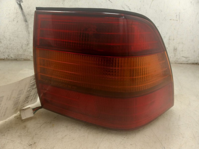 95 96 97 LEXUS LS400 PASSENGER RIGHT TAIL LIGHT