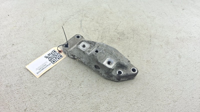2013 - 2019 VOLKSWAGEN PASSAT FRONT LEFT TRANSMISSION MOUNT BRACKET OEM