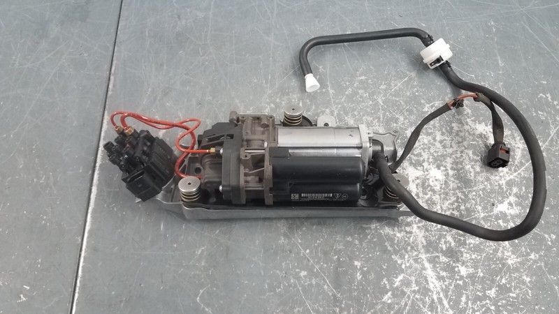 2021 Porsche Taycan Turbo S Air Ride Suspension Compressor / Valve #3890 VV11