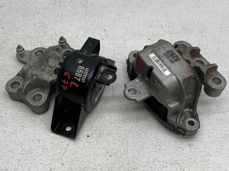 2017-2019 BUICK ENCORE LEFT & RIGHT ENGINE MOUNT BRACKET SUPPORT SET OEM LOT677