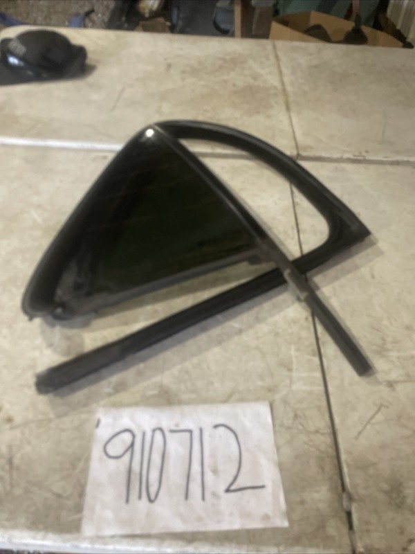 2007 Cadillac SRX Factory Vent window right rear door quarter glass window