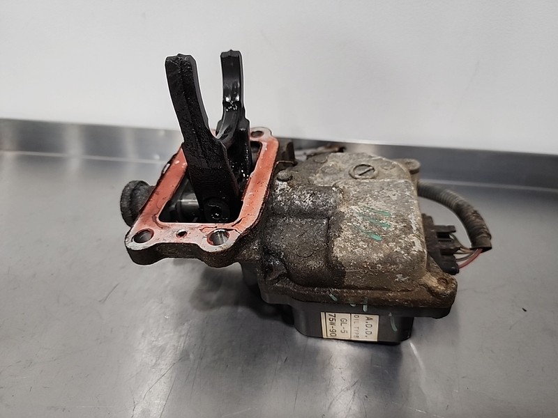04 - 12 Toyota 4runner 4x4 6Cyl 4.0L Differential Vacuum Actuator Assembly Front