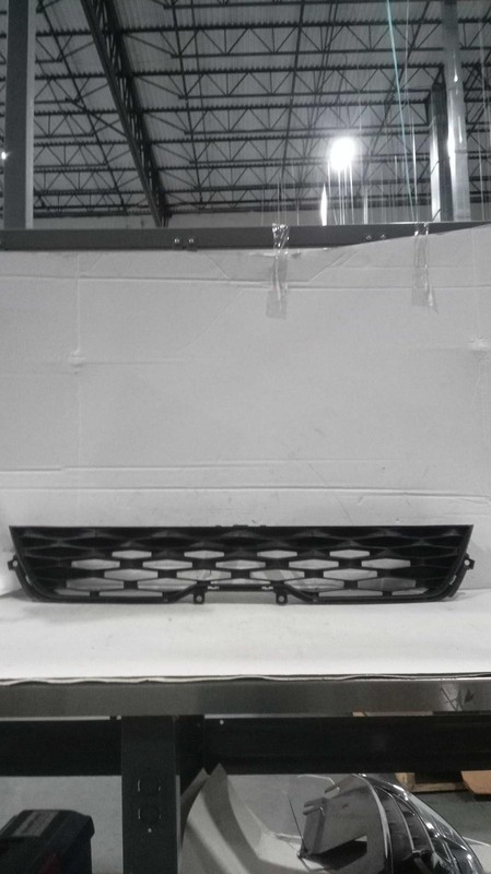 2021 KIA Seltos OEM Grey Upper Honeycomb Grille - Used, 13000 Miles