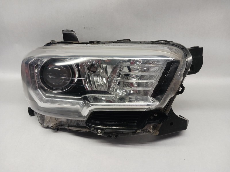 16-'23 TOYOTA TACOMA Right passenger headlight halogen OEM Grade B