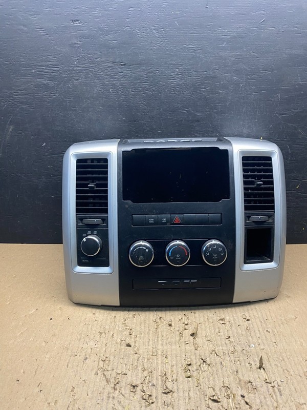 2009 to 2012 Dodge Ram 1500 Center Dash Radio Screen Climate Panel T1837 DG