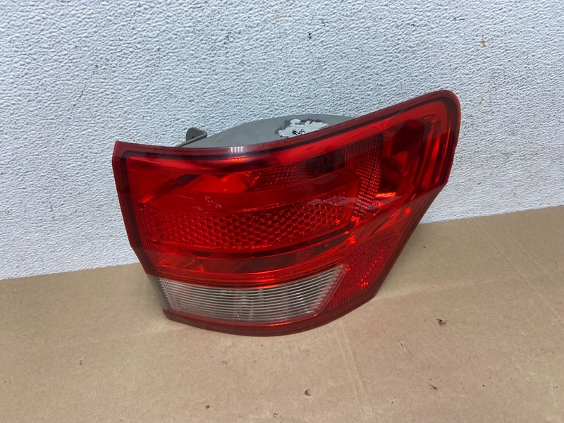 2011-2013 Jeep Grand Cherokee Right Passenger Side Rh Tail Light Oem AE4945 LK