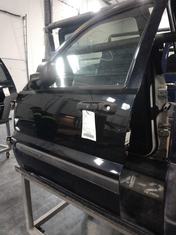 2006 Jeep Liberty Left Front Door Black 4DR SUV OEM Used 129K Miles