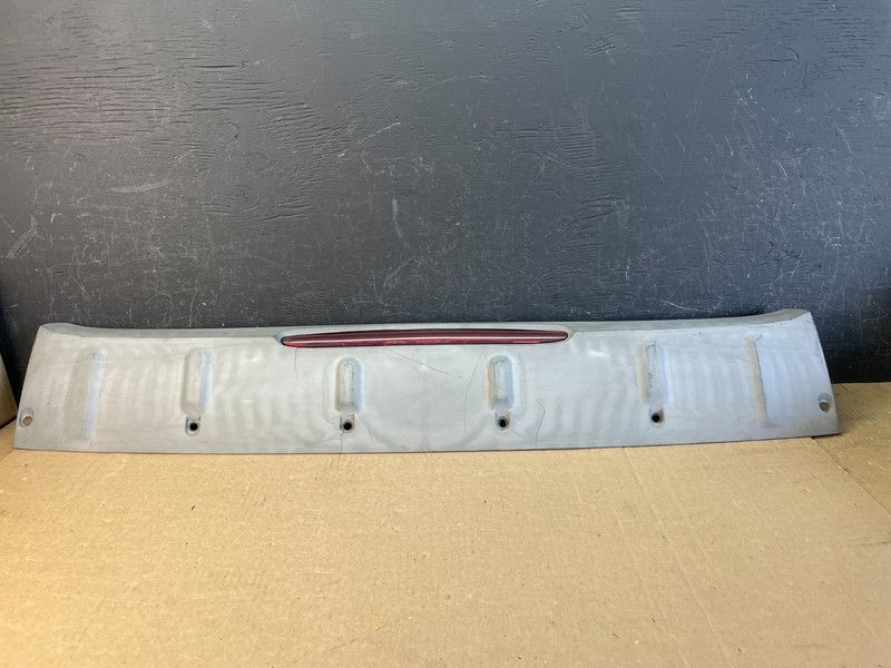 2002 to 2006 Chevrolet Avalanche 1500 Cente Spoilerr 3rd Brake Light AD0116