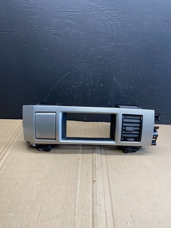 2012 to 2015 Jaguar XF Jaguar XF Center Radio Bezel Dash Air Vent ab8719 DG