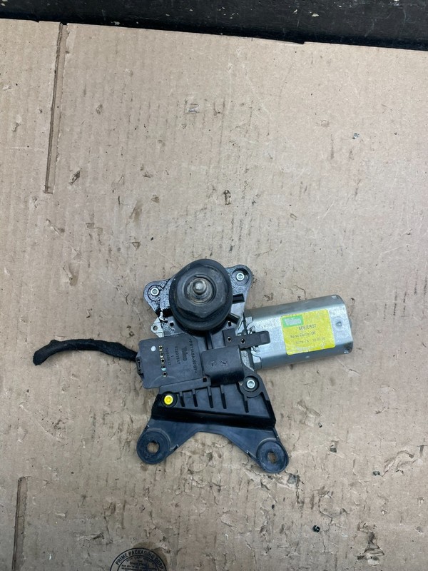 2010 to 2016 Cadillac SRX Rear Windshield Washer Wiper Motor V8835 DG