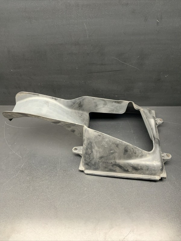 14-18 Maserati Ghibli Q4 Front Left Side Intercooler Duct Shroud 670004140 Oem