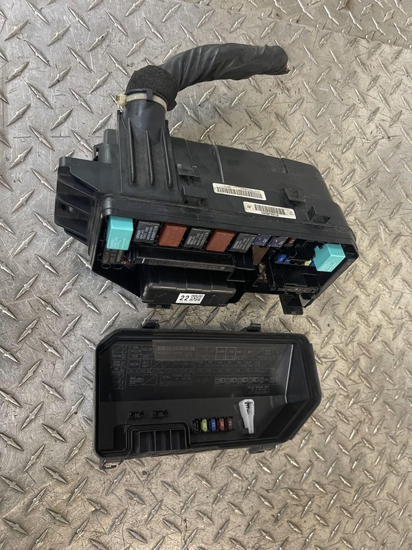 2008-2012 Honda Accord Sdn 2.4L LX AT Engine Fuse Box Tested Oem
