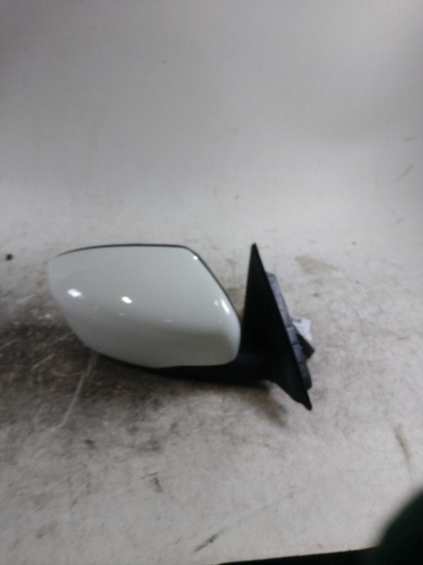 2017 Nissan Rogue Right Door Mirror Assembly - White - Used - 129K Miles