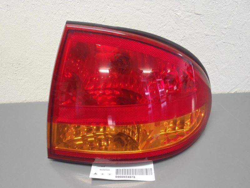 Right Passenger Side Tail Light Lamp Fits 1999-2004 Oldsmobile Alero 56319