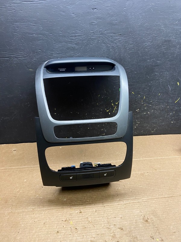 2014 2015 Kia Sorento Center Radio Climate Control Clock Trim Heat Seat W1719 DG